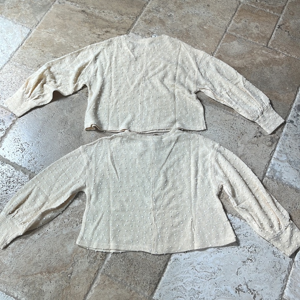 ‘ New In ‘ Fall Sweaters - Picture 3 of 4
